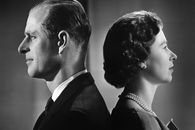 LONDON - DECEMBER 1958: Queen Elizabeth II and Prince Philip, Duke of Edinburgh pose for a portrait at home in Buckingham Palace in December 1958 in London, England. (Photo by Donald McKague/Michael Ochs Archives/Getty Images)