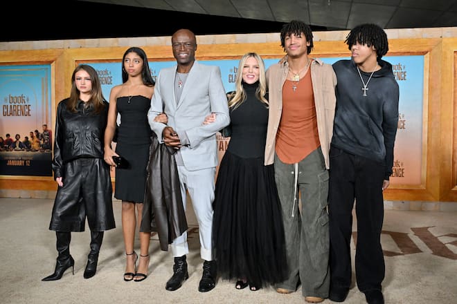 Henry Samuel Klum (2.v.r. – hier mit seinen Geschwistern, seinem Vater Seal und dessen Freundin) zeigt erstmals seine Freundin.