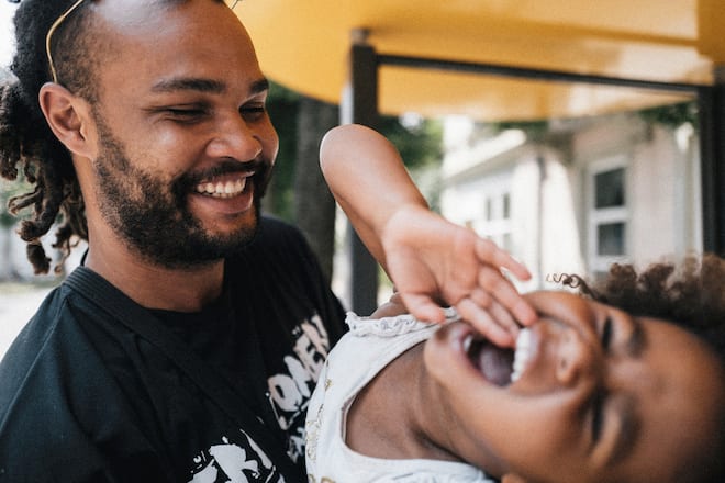 Rapper Nativ Nativ und seine Nichte in Biel