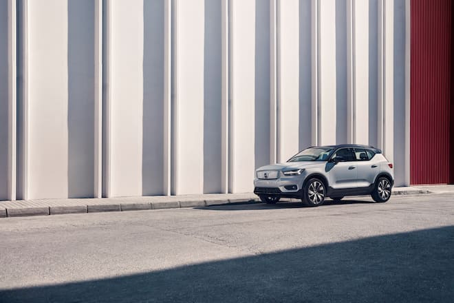 Volvo XC40 Recharge P8 AWD in Glacier Silver