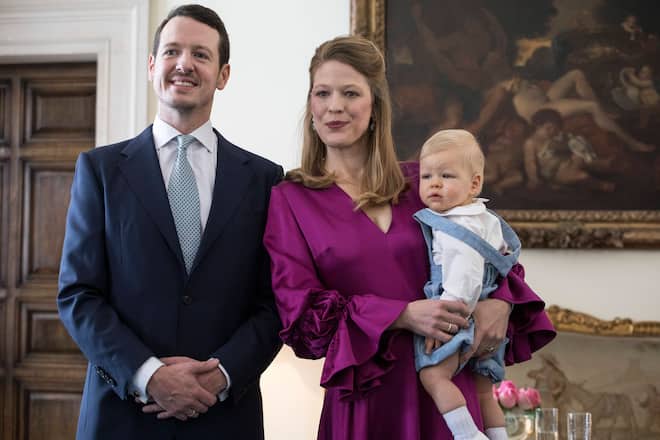 Prinz Philip von Serbien mit Prinzessin Danica und Prinz Stefan