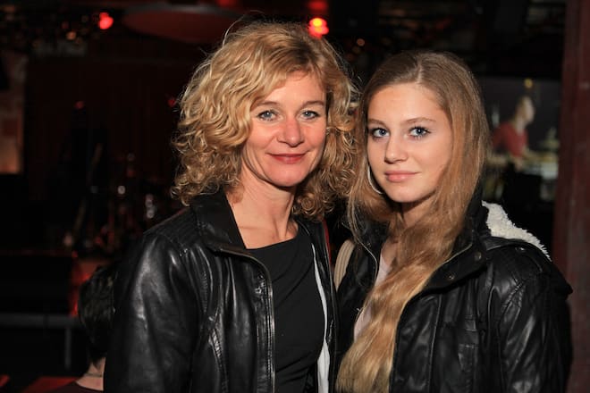 Hanna Scheuring mit Tochter Rhea am Benefizkonzert Martin Schenkel