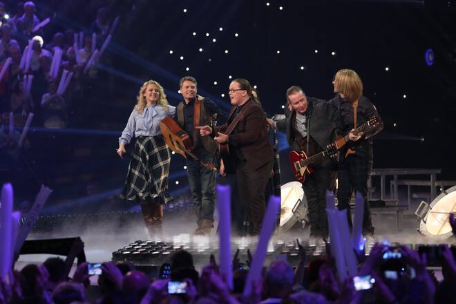 OLDENBURG, GERMANY - MARCH 25: The Kelly Family performs during the show 'Schlagercountdown - Das grosse Premierenfest' at EWE Arena on March 25, 2017 in Oldenburg, Germany. (Photo by Markus Hibbeler/WireImage)