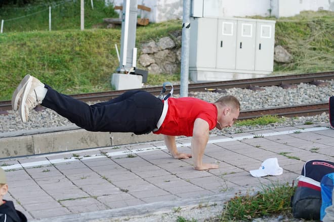 Joel Wicki beim Aufwärmen