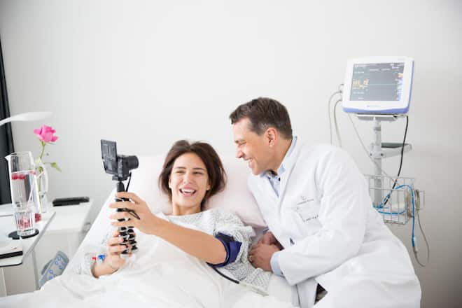 Anja Zeidler und Jürg Häcki kurz nach der Silikon-Entnahme