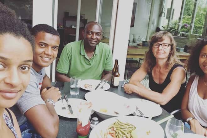 Manuel Akanji Familie Mutter Vater Schwestern