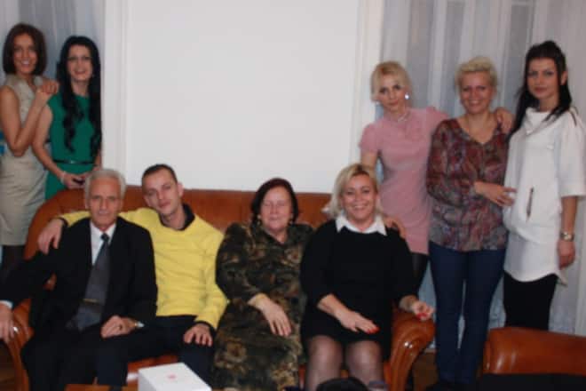 Miss Schweiz Kandiatin 2013 Heidi Lushtaku mit Familie