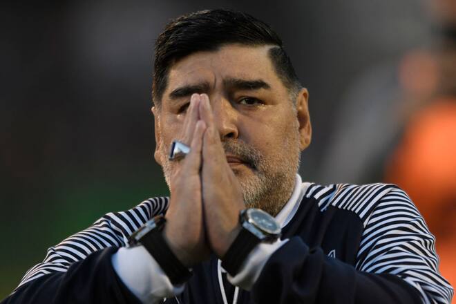 LA PLATA, ARGENTINA - NOVEMBER 24: Diego Maradona coach of Gimnasia y Esgrima gestures prior a match between Gimnasia y Esgrima La Plata and Arsenal as part of Superliga 2019/20 at Estadio Juan Carmelo Zerillo on November 24, 2019 in La Plata, Argentina. (Photo by Gustavo Garello/Jam Media/Getty Images)