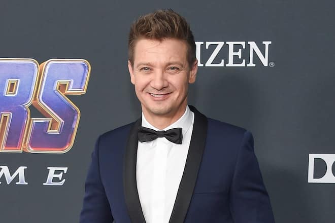 Jeremy Renner hatte am Neujahrstag einen schweren Unfall, bei dem er von einem Schneepflug überrollt wurde.