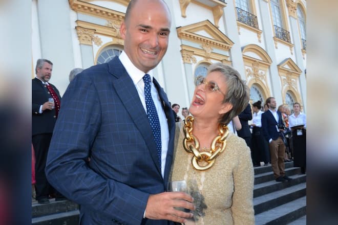 Fürst Albert taucht meist zusammen mit seiner Mutter Gloria auf.