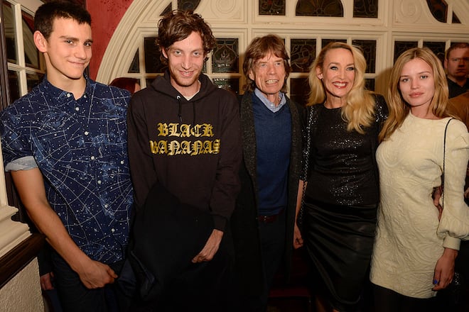James, Gabriel Mick und Georgia Jagger mit Jerry Hall