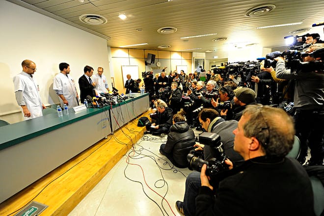 30. Dezember 2013: Ärzte des Unispital Grenoble informieren einen Tag nach dem Unfall über den Zustand von Michael Schumacher.