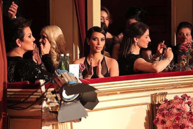 Wie viel oder wenig Spass Kim Kardashian am Wiener Opernball hatte, ist ihrem Gesicht anzusehen.