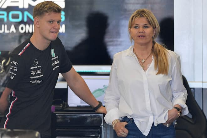 Corinna mit Sohn Mick Schumacher, der in Papa Michaels Fussstapfen als Rennfahrer stieg.