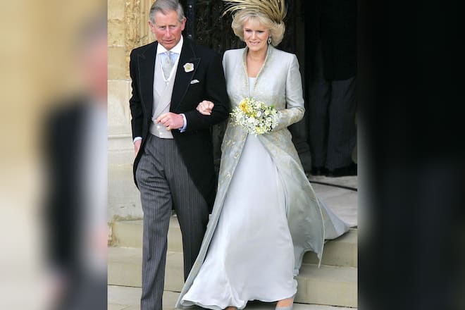 Der damalige Prinz Charles und seine Ehefrau Camilla an ihrem Hochzeitstag.
