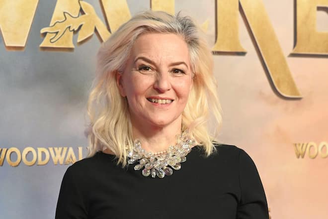 Martina Gedeck ist neuerdings statt braunhaarig strohblond.