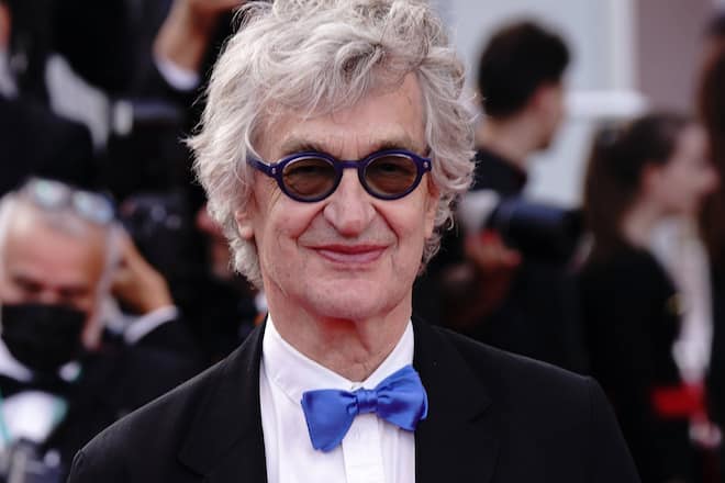 Wim Wenders reist im Alter von 79 Jahren erstmals nach Indien - der Besuch hat einen besonderen Grund.