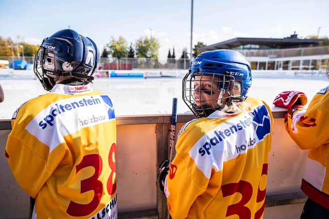WALLISELLEN, 07.10.2018 - Reportage ueber die Eishockey-Familie Meichtry aus Wallisellen, wo 3 von 4 Buben Eishockey spielen und Vater Patrick schonals Eishockeyprofi gespielt hat. Lyan, 8, beim Spiel des EHC Wallisellen im Sportzentrum SPOEDE in Wallisellen. PHOTO BY PASCAL MORA