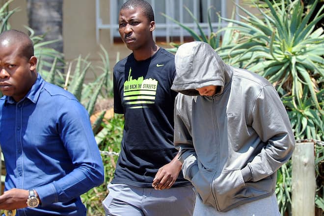 Oscar Pistorius verschiesst Freundin verlaesst Wache