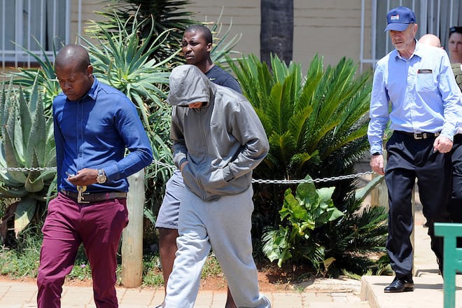 Oscar Pistorius verschiesst Freundin verlaesst Wache