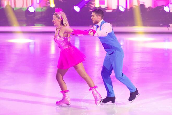 COLOGNE, GERMANY - NOVEMBER 29: Joey Heindle and Ramona Elsener perform during the 4th show of the TV-Series "Dancing on Ice" on November 29, 2019 in Cologne, Germany. (Photo by Joshua Sammer/Getty Images)