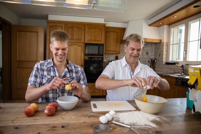 Bauer, ledig, sucht: Sohn Nicolas und Vater Stefan Henzi, gemeinsam in der Show, SI 40/2021