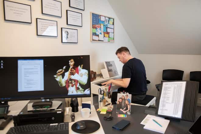 Patrik 'Padi' Bernhard, Schulleiter Gemeinde Arth und Leadsänger, Ewigi Liebi, Schul Extra Heft, 25. Juni 2024