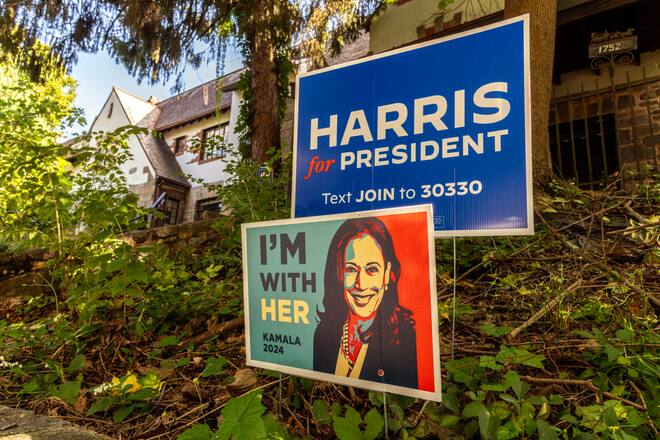 Kamala Harris Vorgarten Wahlkampf Schilder Washington_DC_Sept_2014 Thema Howard University Kamala Harris Fans Text Peter Hossli Photo © Stefan Falke Stefan Falke Photography New York City www.stefanfalke.com stefanfalke@mac.com