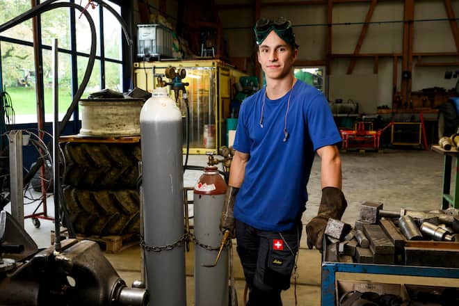 Worldskills, Cedric Lang, Landmaschienen Mechaniker, Goldmedaillen Gewinner Lyon, in seinem Lehrbetrieb, mit Lehrmeister Andreas Waldvogel, LOhn SH, 2024, Fotos: Geri Born