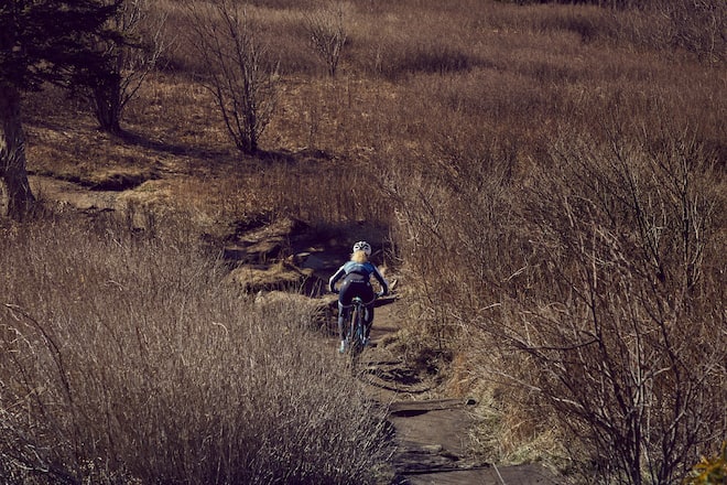 Jolanda in North Carolina Hair and Make up: Veronika Rabova Mountainbike März 2020 kurz vor dem Lockdown in den USA bei Ihrem Freund in Ashville, North Carolina, USA.