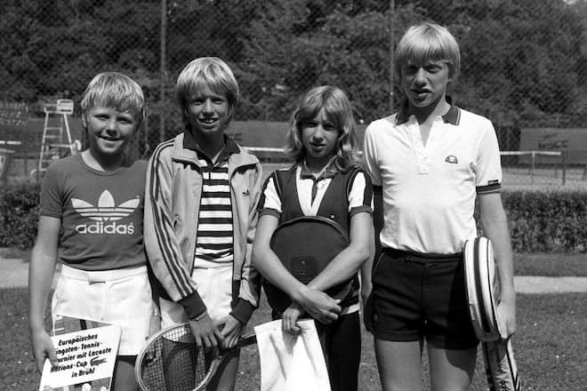 Sieger im Nationscup des Jüngstenturniers 1980, v.l.n.r.: Rüdiger Haas, Ulrich Kraft, Steffi Graf und Boris Becker (alle Deutschland) -