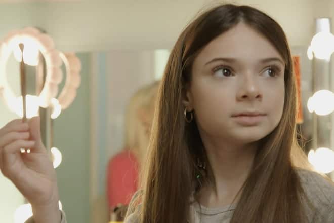 <p>Sophia Cordalis' Lieblingsplatz im Kinderzimmer ist ihr Schminktisch.</p>